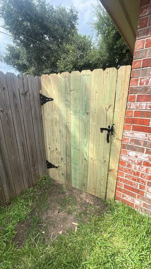 Wood gate built by Edel Contracting