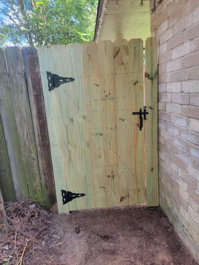 Wood gate built by Edel Contracting