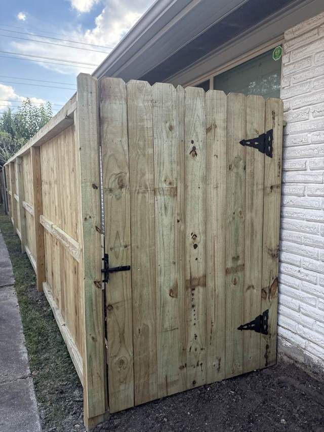 Wood gate built by Edel Contracting